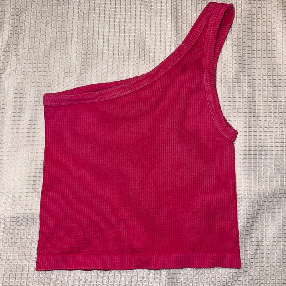 pink one shoulder cropped tank